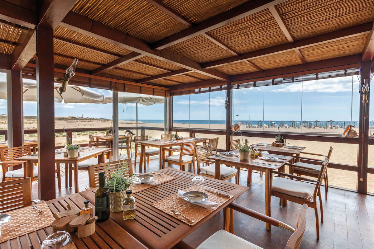 beach restaurant algarve