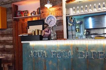 agua pela barba