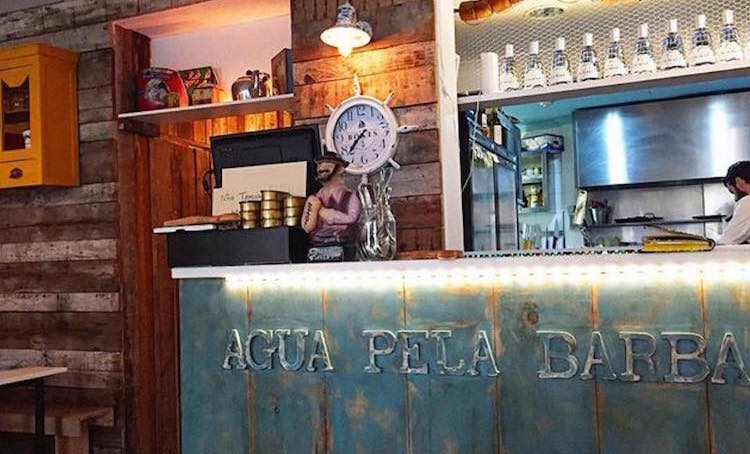 agua pela barba