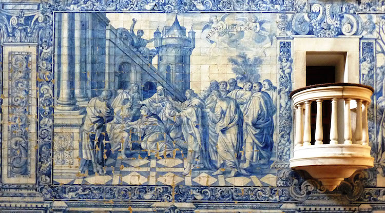 Patria Lusa, Azulejos Furniture