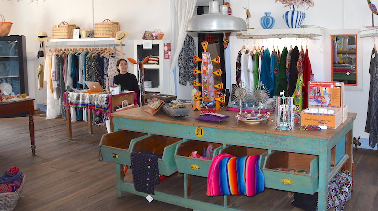 manumaya comporta shopping,