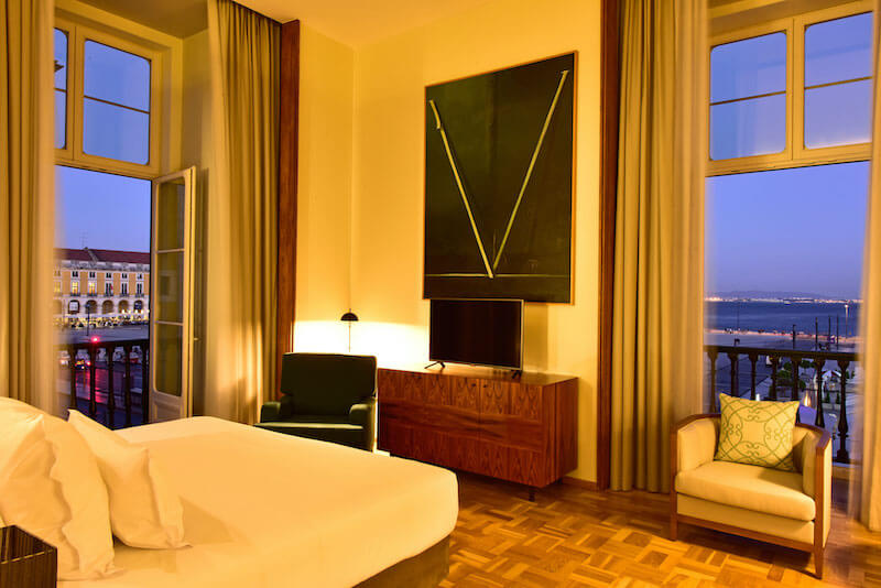 luxury hotel heart of lisbon