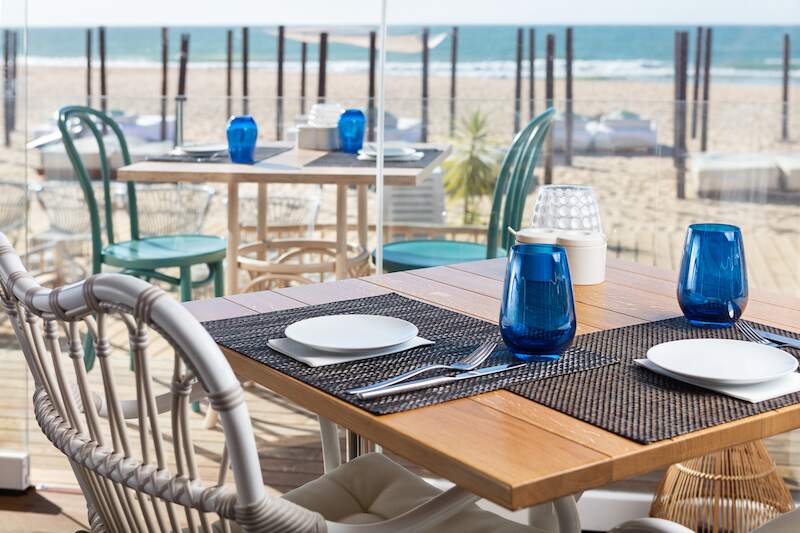 praia dourada armaçao beach club