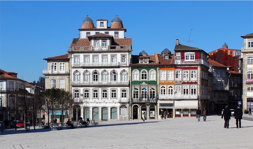 living in guimaraes