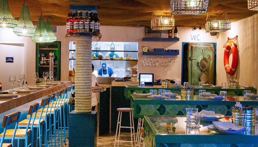 sea me next door chiado