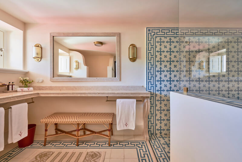 melides hotel bathroom