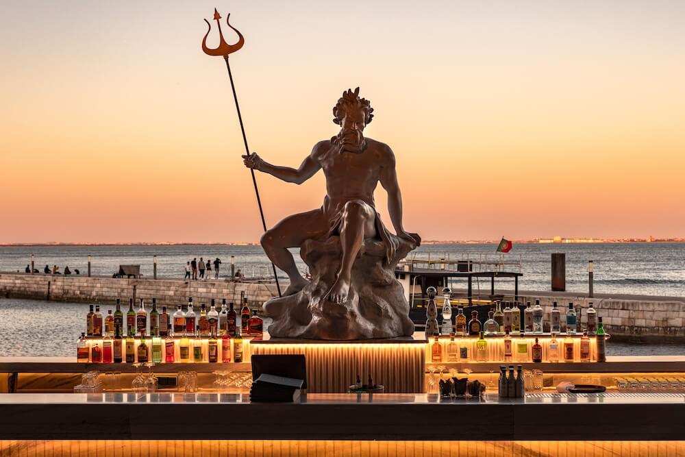 watrfront bar lisbon
