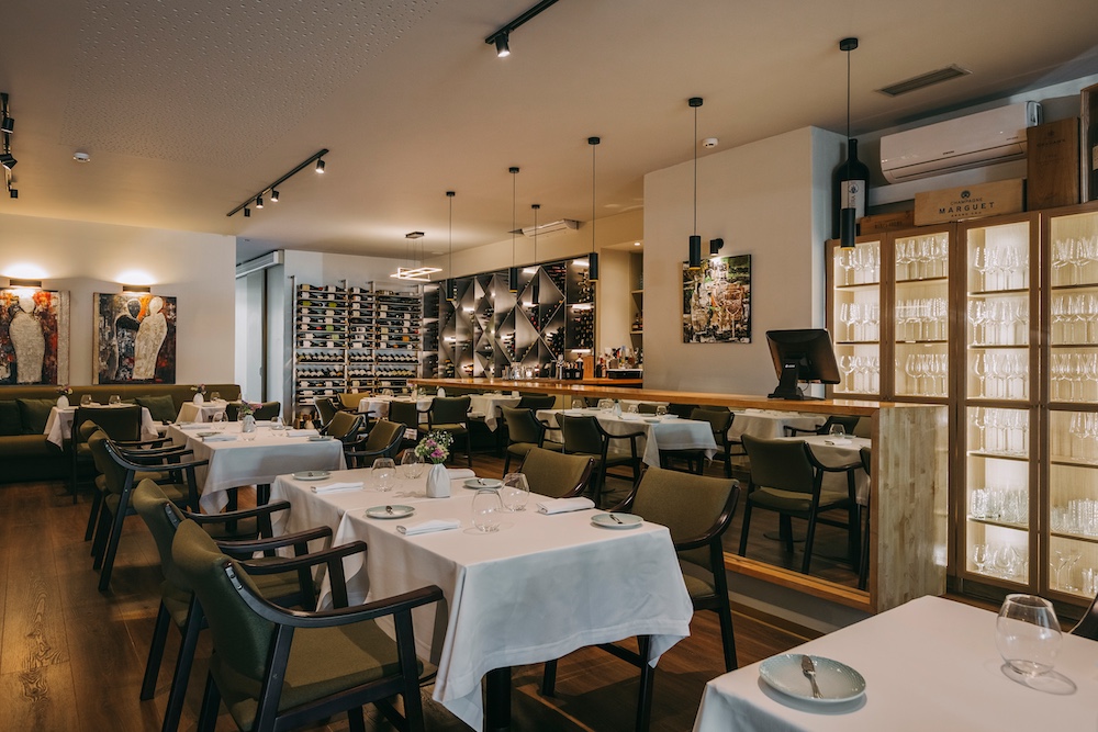 in diferente restaurante porto