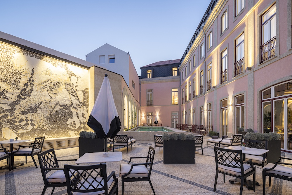Aveiro luxury hotel vhils