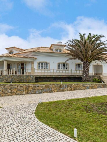 Sintra Colares Seafront for Rent